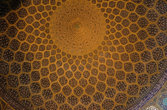 Blick in die Kuppel der Scheich Lotfollah Moschee 
